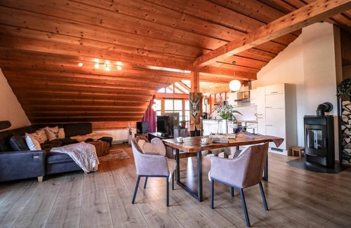 Arnetsried Apartment | Chalet Suite Refugium - Loftwohnung im 2. Stock mit Panoramafenster