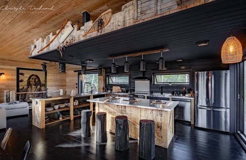 La Malbaie Cabin | Chalet Tipee, Spa, Sauna, Billard et vue sur la Forêt