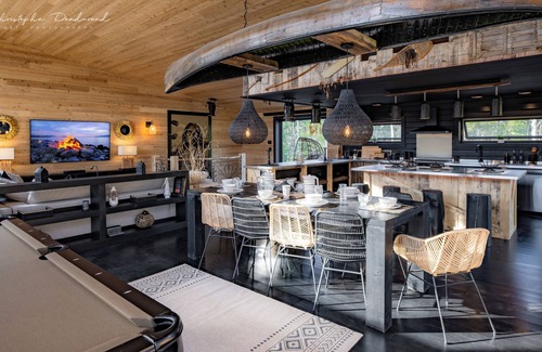 La Malbaie Cabin | Chalet Tipee, Spa, Sauna, Billard et vue sur la Forêt