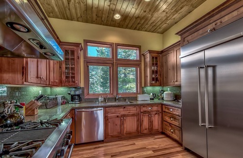Sugar Bowl Resort House | Chalet Town Home 09