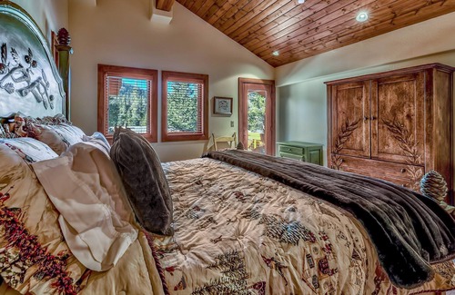 Sugar Bowl Resort House | Chalet Town Home 09