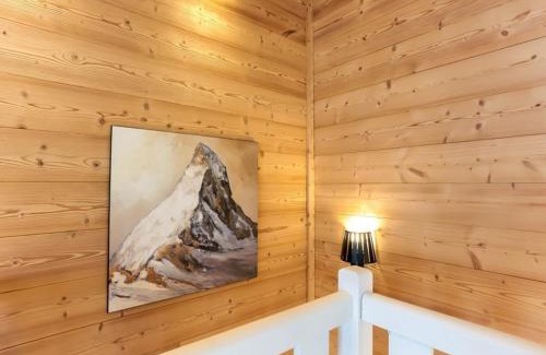 Val-Thorens Ski Chalet | Chalet Triplex 75m² Val Thorens - 2 Chambres, 1 Cabine, Cheminée, WiFi, Proche Pistes et Commerces - FR-1-637-11