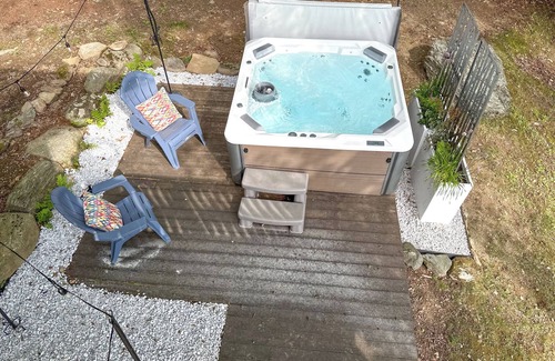 Waitsfield House | Chalet Valhalla with Hot Tub right next to Sugarbush Resort