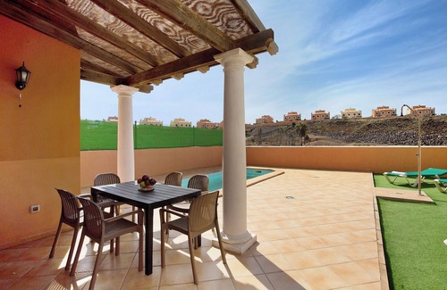 Geafond House | Chalet Villa Paraiso with Sea View, Pool, Wi-Fi & Garden