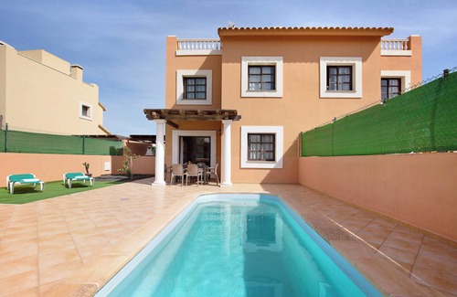 Geafond House | Chalet Villa Paraiso with Sea View, Pool, Wi-Fi & Garden