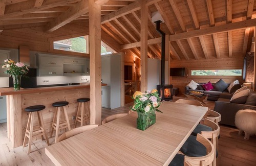 Morzine Ski Chalet | Chalet Vorlaz is a luxury ski chalet with hot tub