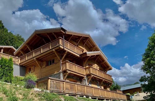 Morzine Ski Chalet | Chalet Vorlaz is a luxury ski chalet with hot tub
