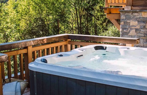 Morzine Ski Chalet | Chalet Vorlaz is a luxury ski chalet with hot tub