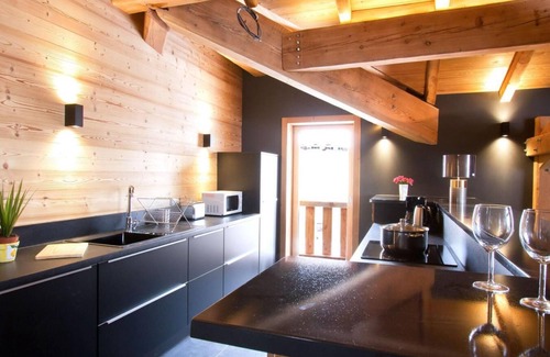 Huez-en-Oisans Ski Chalet | Chalet, wifi, sauna, terrace, balcony, parking, tv, ski locker, 160m², Alpe d'Huez