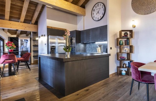 Val-Thorens Ski Chalet | Chalet, wifi, sauna, hammam, terrace, balcony, fireplace or stove, tv, ski locker, 320m²