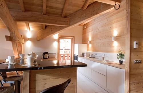 Huez-en-Oisans Ski Chalet | Chalet, wifi, terrace, balcony, parking, tv, ski locker, 145m², Alpe d'Huez