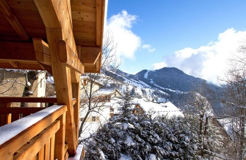 Huez-en-Oisans Ski Chalet | Chalet, wifi, terrace, balcony, parking, tv, ski locker, 145m², Alpe d'Huez