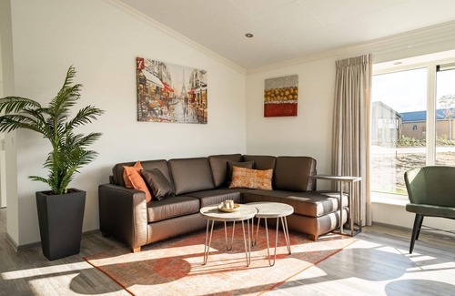 Linden House | Chalet with 3 bedrooms, a terrace and a jetty