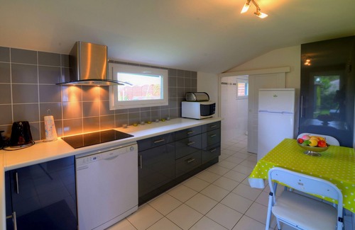 La Teste-de-Buch Ski Chalet | Chalet with garden 5 km from La Dune du Pilat and Arcachon Bay