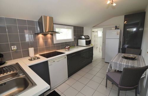 La Teste-de-Buch Ski Chalet | Chalet with garden 5 km from La Dune du Pilat and Arcachon Bay