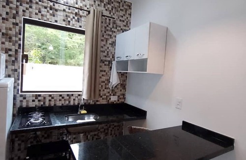 Caraguatatuba Ski Chalet | Chalet with private kitchen in gated community for couples💙 Ground floor
