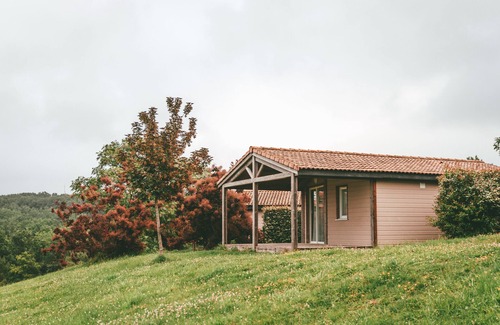 Monclar-de-Quercy Ski Chalet | Chalet with seasonal swimming pool near Montauban in holiday residence