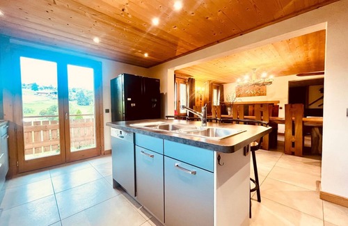 Demi-Quartier Ski Chalet | Chalet with sauna, at the foot of the pistes, sleeps 7