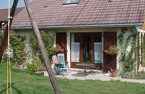Saint-Point-Lac Ski Chalet | Chalet with views of Lake Saint-Point