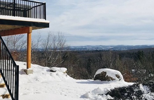 Austin Ski Chalet | CHALETMAG is a high-end chalet rental company located in the Magog region. Conce