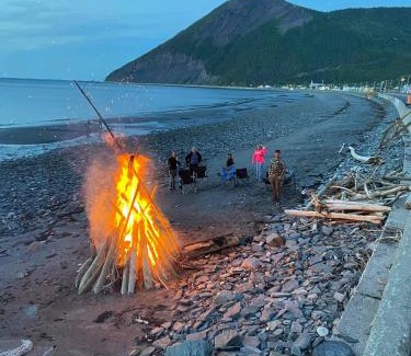 Mont-Saint-Pierre Hotel | Chalets Camping Bernatchez