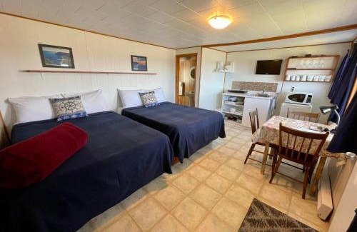 Mont-Saint-Pierre Hotel | Chalets Camping Bernatchez