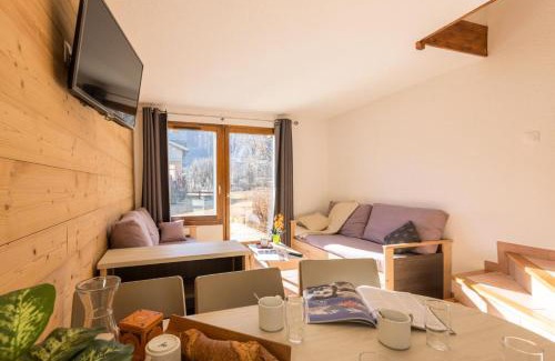 La Salle-les-Alpes Apartment | Chalets Jardin Alpin - Chalet mitoyen lumineux en duplex · Accès pistes par navette · WIFI gratuit · Vue dégagée MAE-4874