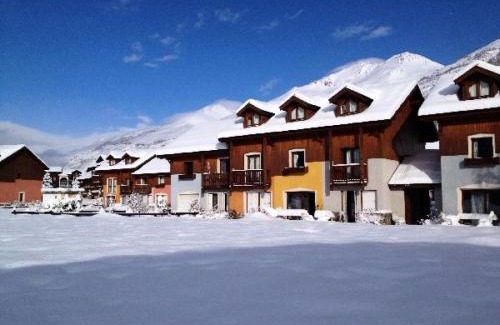 La Salle-les-Alpes Apartment | Chalets Jardin Alpin - Chalet mitoyen triplex rénové · Accès pistes par navette · Wifi gratuit MAE-4974