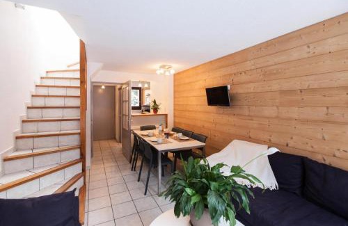 La Salle-les-Alpes Apartment | Chalets Jardin Alpin - Chalet mitoyen triplex rénové · Accès pistes par navette · Wifi gratuit MAE-4974