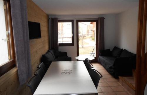 La Salle-les-Alpes Apartment | Chalets Jardin Alpin - Chalet mitoyen triplex rénové · Accès pistes par navette · Wifi gratuit MAE-4974