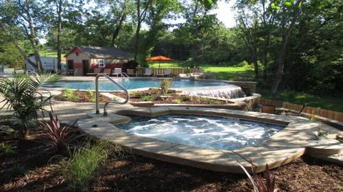 Lampe House | Chalets Resort LAKEFRONT Cottage Free Amenities Amazing views Kayaks 2 Pools