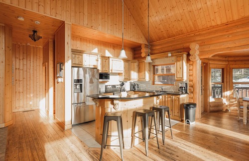 Mille-Isles Ski Chalet | ChaletsOasis Luxury Log Home with outdoor Hot Tub