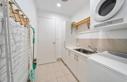 Glengowrie House | Chalfont Way @ Glengowrie - WiFi BBQ Family