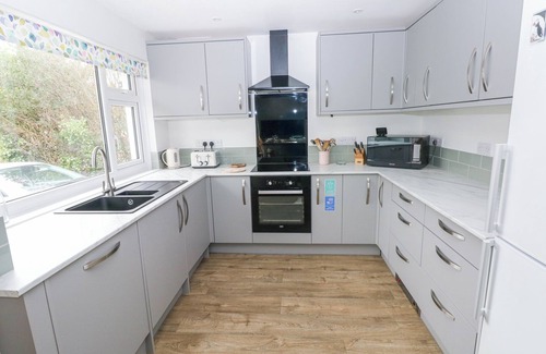 Trefin Cottage | CHALFONTS COTTAGE, pet friendly, character holiday cottage in Penparc