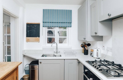 Henley-on-Thames House | Chalk House - Pet Friendly - From 125 Per Night