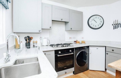 Henley-on-Thames House | Chalk House - Pet Friendly - From 125 Per Night