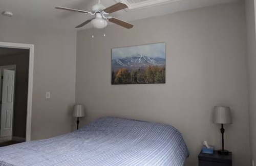 Newbury House | Chalk Pond Year Round Ski/Lakehouse