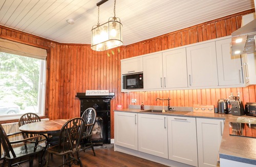 Lairg Cottage | CHALLENGER BOTHY, pet friendly, character holiday cottage in Lairg