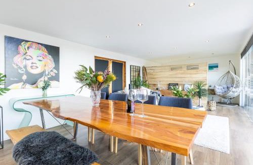 Cardigan Apartment | Chalon - A quirky hideaway on the river for 2