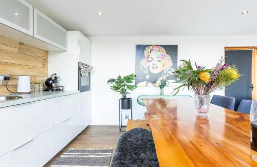 Cardigan Apartment | Chalon - A quirky hideaway on the river for 2