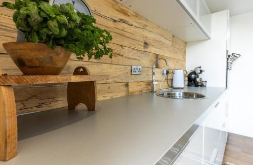 Cardigan Apartment | Chalon - A quirky hideaway on the river for 2