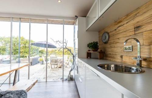 Cardigan Apartment | Chalon - A quirky hideaway on the river for 2