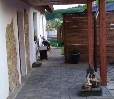 Bratcice House | Chaloupka která má šmrnc