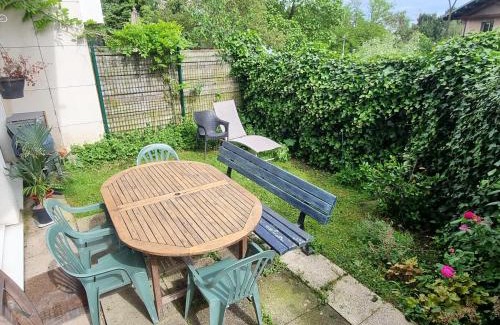 Rosny-sous-Bois House | Chambre 15 m SDB et toilettes privatives