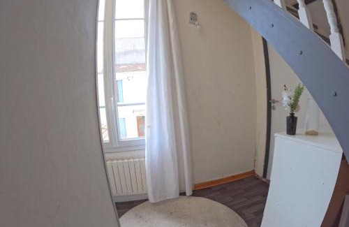 Bobigny House | Chambre 4 personnes 2 lits proche métro 5 - salle de bain, toilettes et cuisine sont commune