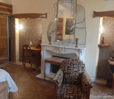 Moux Bed & Breakfast | Chambre Art Déco