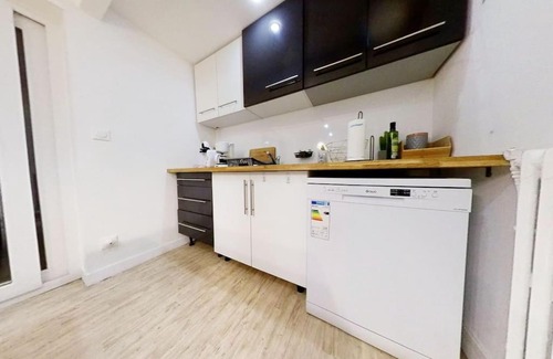 Saint-Quentin Apartment | Chambre au 2e étage côté rue
