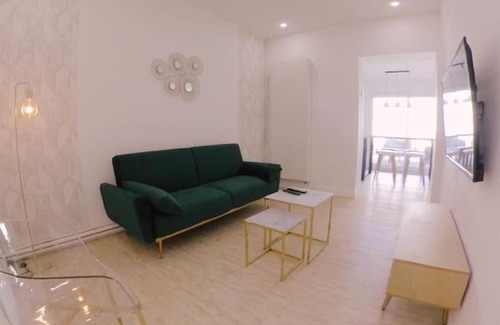 Saint-Quentin Apartment | Chambre au 2e étage côté rue