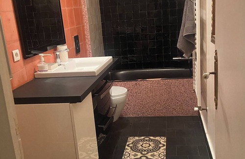 Le Pre-Saint-Gervais Bed & Breakfast | Chambre Avec Salle de Bains Privative Située Dans un Ancien Hôtel