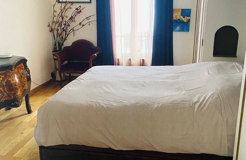 Le Pre-Saint-Gervais Bed & Breakfast | Chambre Avec Salle de Bains Privative Située Dans un Ancien Hôtel